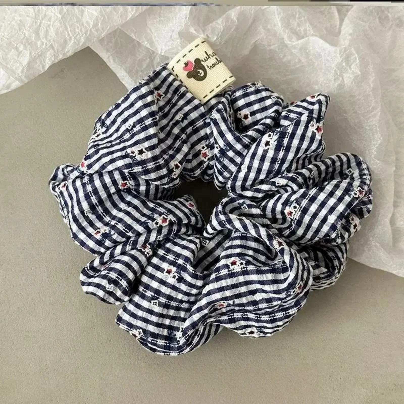 Literary Small Flower Ponytail - Tie Bar Clip reseña y precio